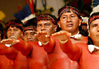 Xingu Hombres Protestando